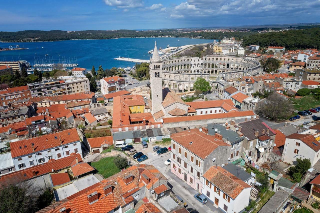 Apartment Arena Pula Exteriör bild